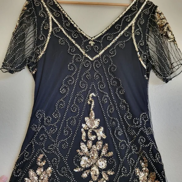 Beaded 20s Fringe Dress in Black & Gold - Picture 5 of 9